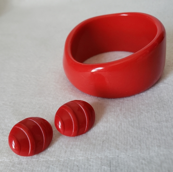 Vintage Cherry Red Wave Bangle and Earrings Set - Picture 15 of 16